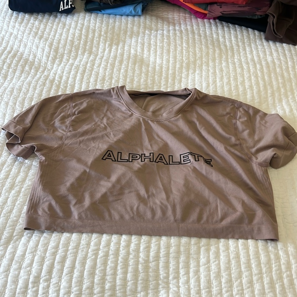 Alphalete crop shirt